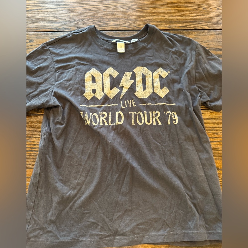Grey H&M AC/DC T-shirt. Never worn perfect condition.